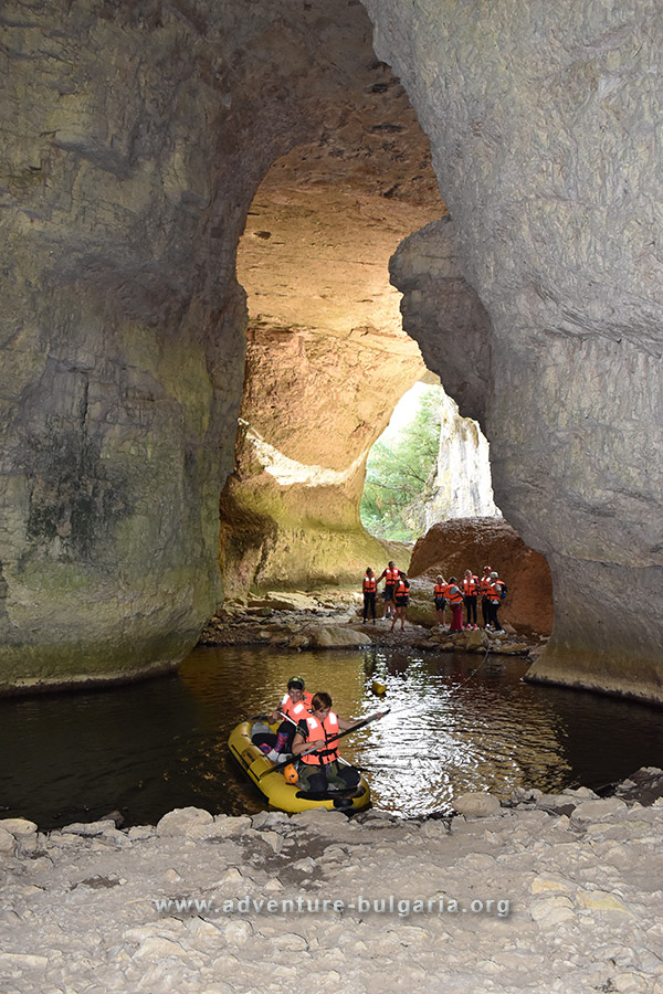 Bojiat most cave