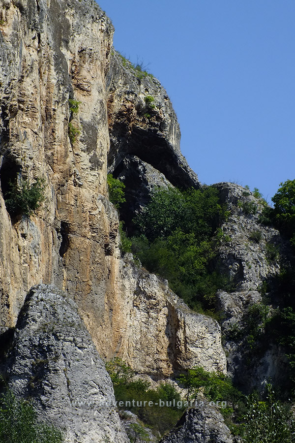 Скална Арка при село Кунино